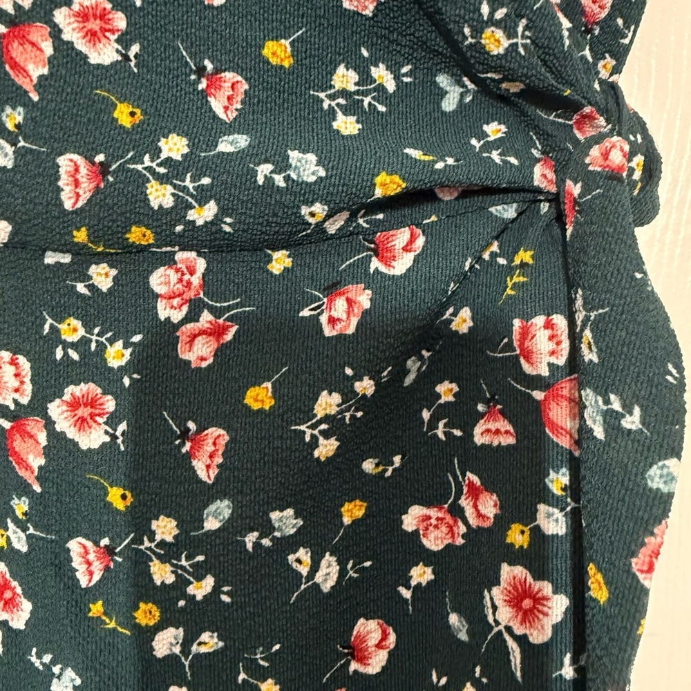 Green Floral Wrap Dress with Ruffle Hem – Short Sleeve Boho Mini Dress Sz S EUC - Picture 5 of 11